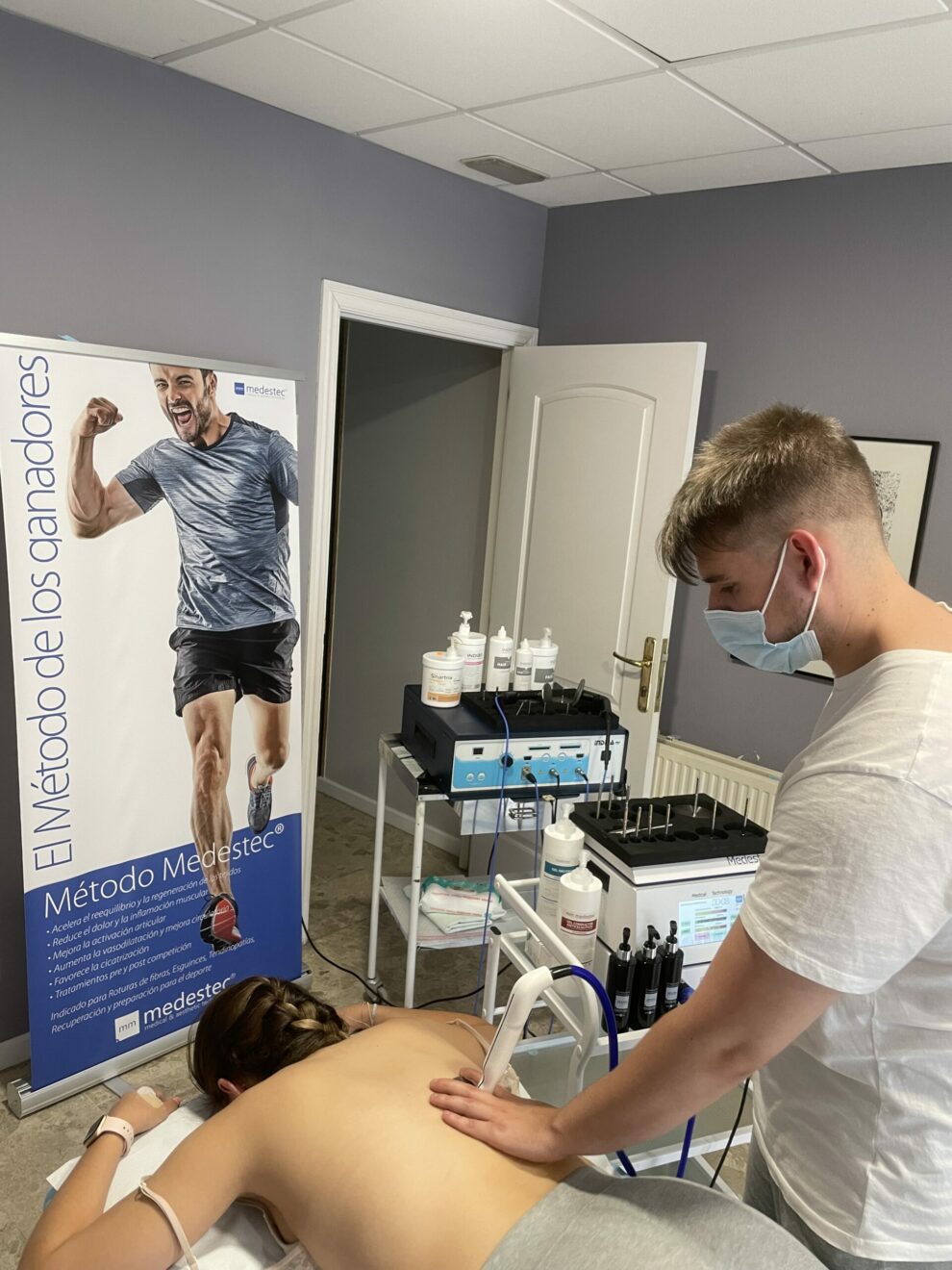 Guillermo Blasco tratando lesiones de espalda